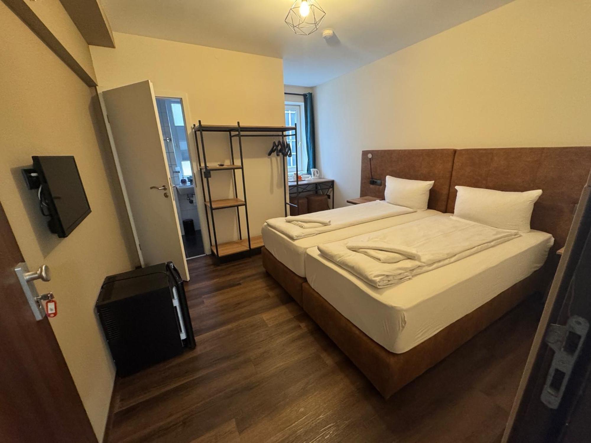 Hotel Capitol Zentrum - 24H - Friedrichshafen Eksteriør bilde