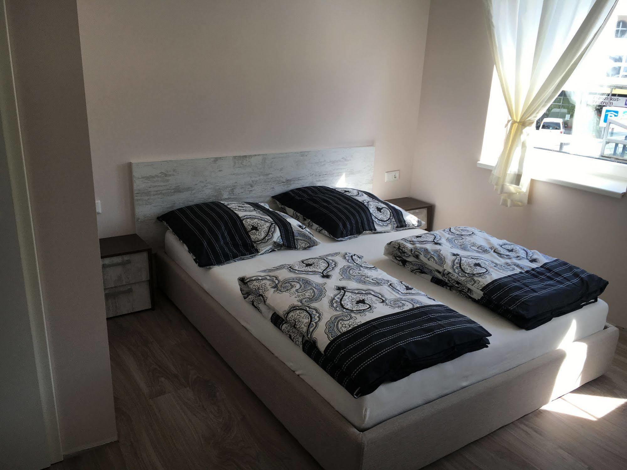 Hotel Capitol Zentrum - 24H - Friedrichshafen Eksteriør bilde